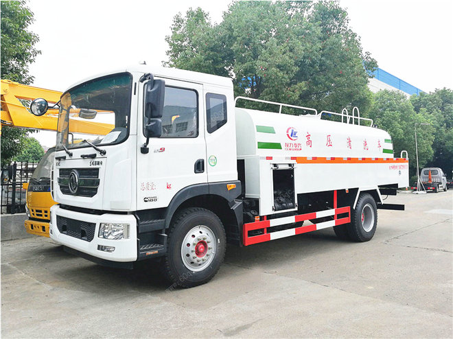 東風(fēng)多利卡D9高壓清洗車(chē)