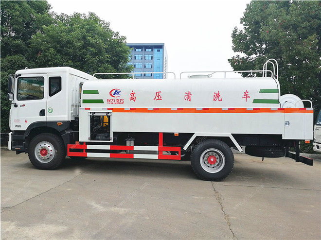 東風(fēng)多利卡D9高壓清洗車(chē)