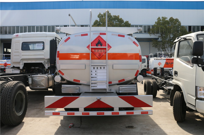 國五東風(fēng)12.5方運(yùn)油車