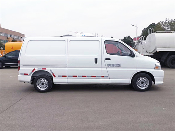 金杯快運(yùn)面包冷藏車(chē)