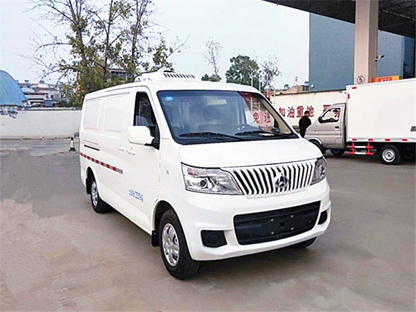 長(zhǎng)安睿行M80面包冷藏車