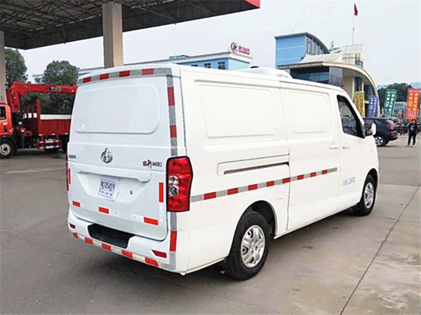 長(zhǎng)安睿行M80面包冷藏車