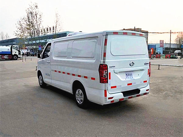 長(zhǎng)安睿行M80面包冷藏車