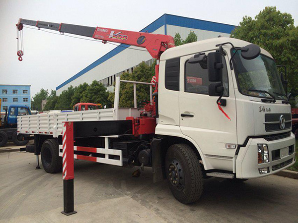 東風(fēng)天錦5.8米隨車(chē)吊