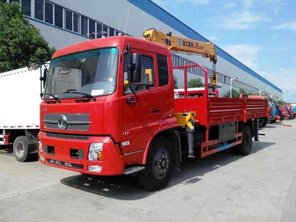 東風(fēng)天錦5.8米隨車(chē)吊