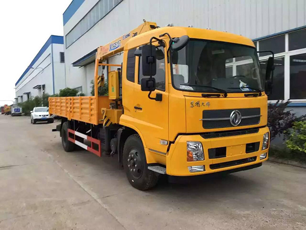 東風(fēng)天錦5.8米隨車(chē)吊