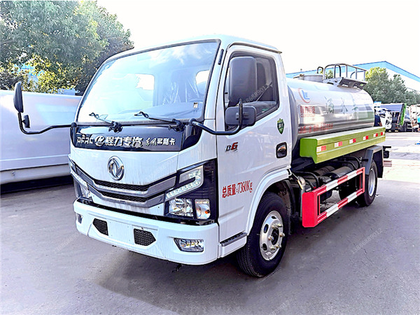 東風(fēng)5噸灑水車(chē)配置參數(shù)_D6現(xiàn)車(chē)廠(chǎng)家促銷(xiāo)