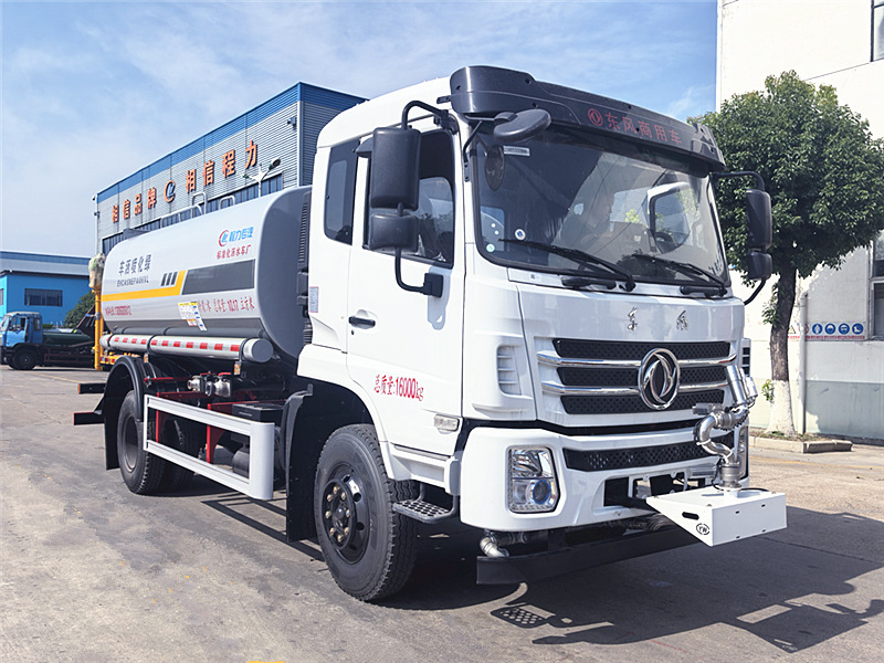 東風(fēng)商用K6灑水車(chē)