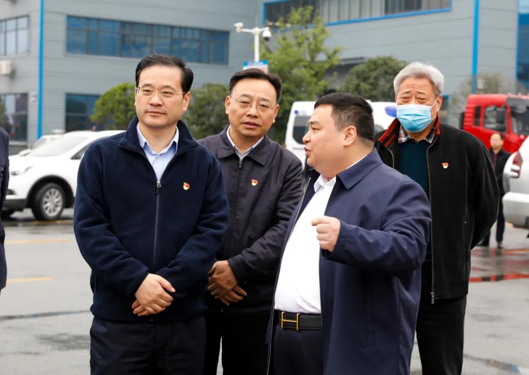程阿羅，黨委副書記、常務副總經理程國強，黨委書記何儒安、總經辦服務中心主任張火生